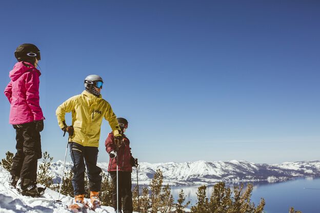 Skifahrer im Heavenly Skigebiet im Vail Ski Resorts in Colorado Skifahrer im Heavenly Skigebiet im Vail Ski Resorts in Colorado