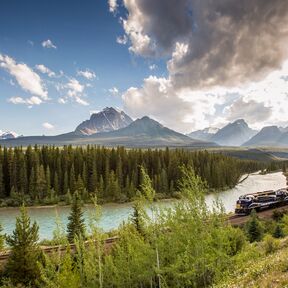 Der Rocky Mountaineer inmitten der wunderschönen Natur Westkanadas