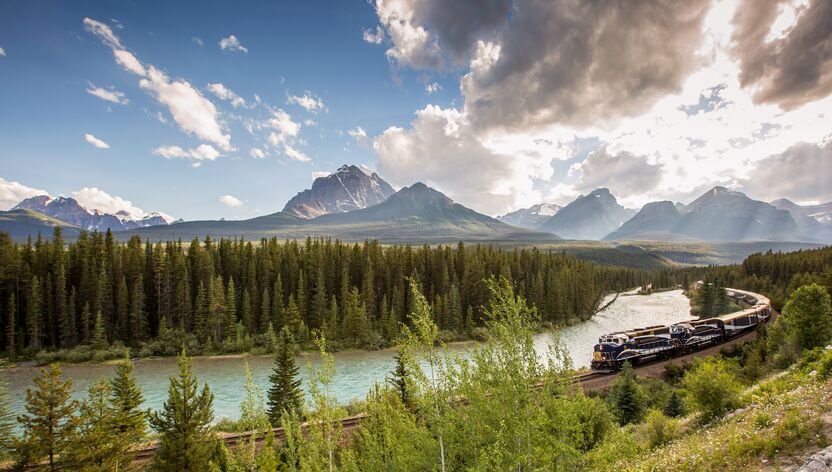 Der Rocky Mountaineer inmitten der wunderschönen Natur Westkanadas Der Rocky Mountaineer inmitten der wunderschönen Natur Westkanadas