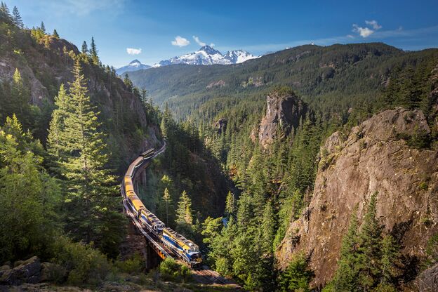Im Rocky Mountaineer durch unberührte Natur gleiten Im Rocky Mountaineer durch unberührte Natur gleiten