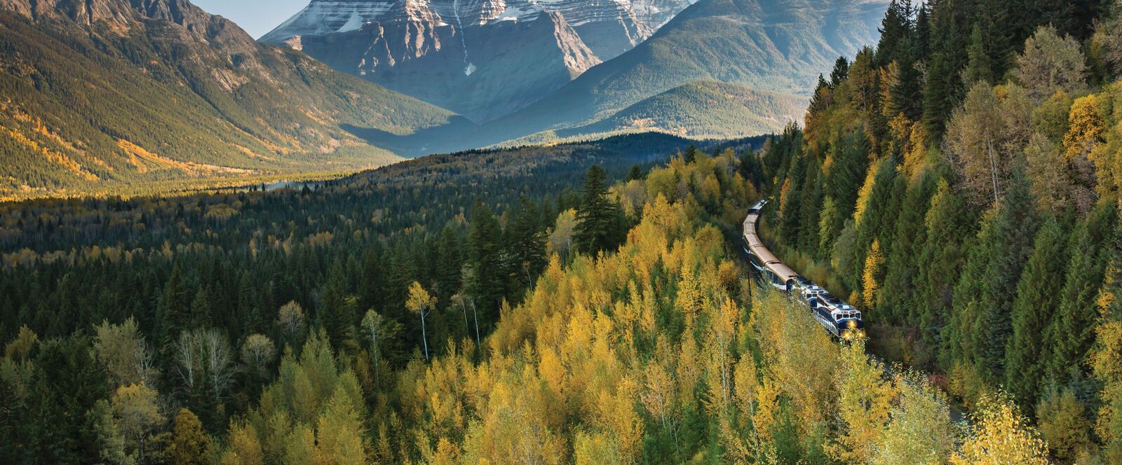 Mit dem Rocky Mountaineer durch malerische Landschaften fahren