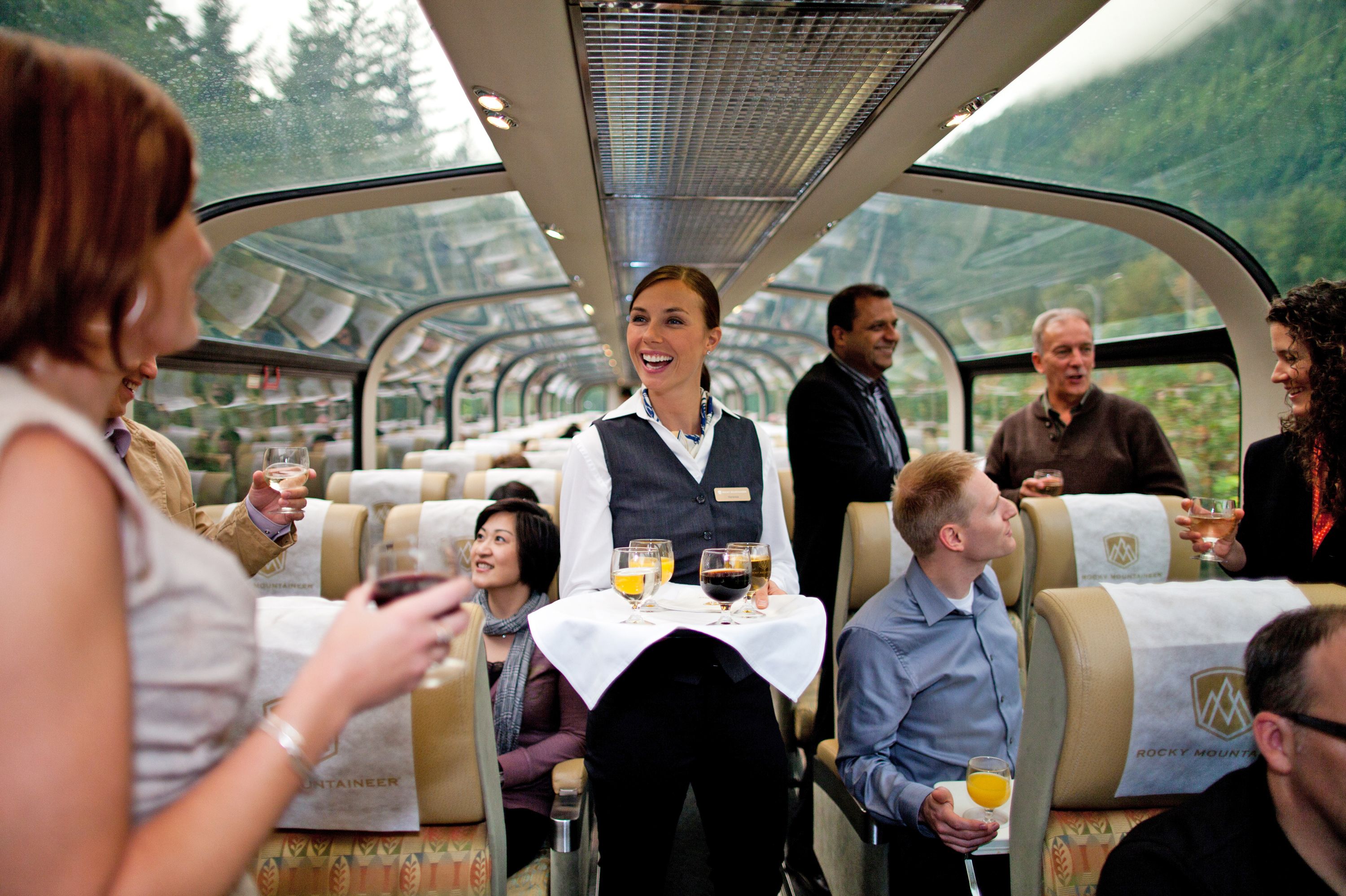 Gold Leaf Service im Zug der Rocky Mountaineer Bahngesellschaft