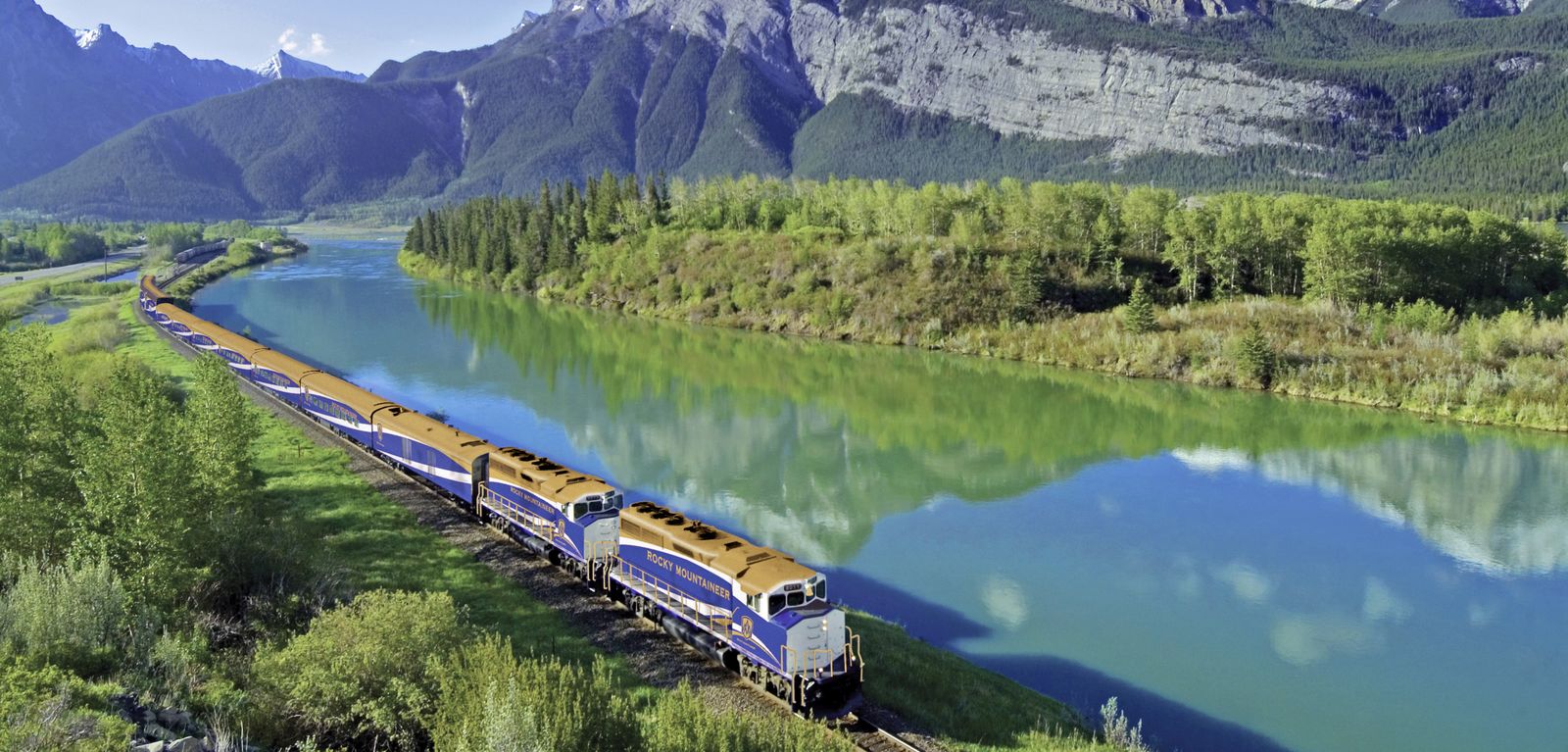 Rocky Mountaineer im Bow River Valley