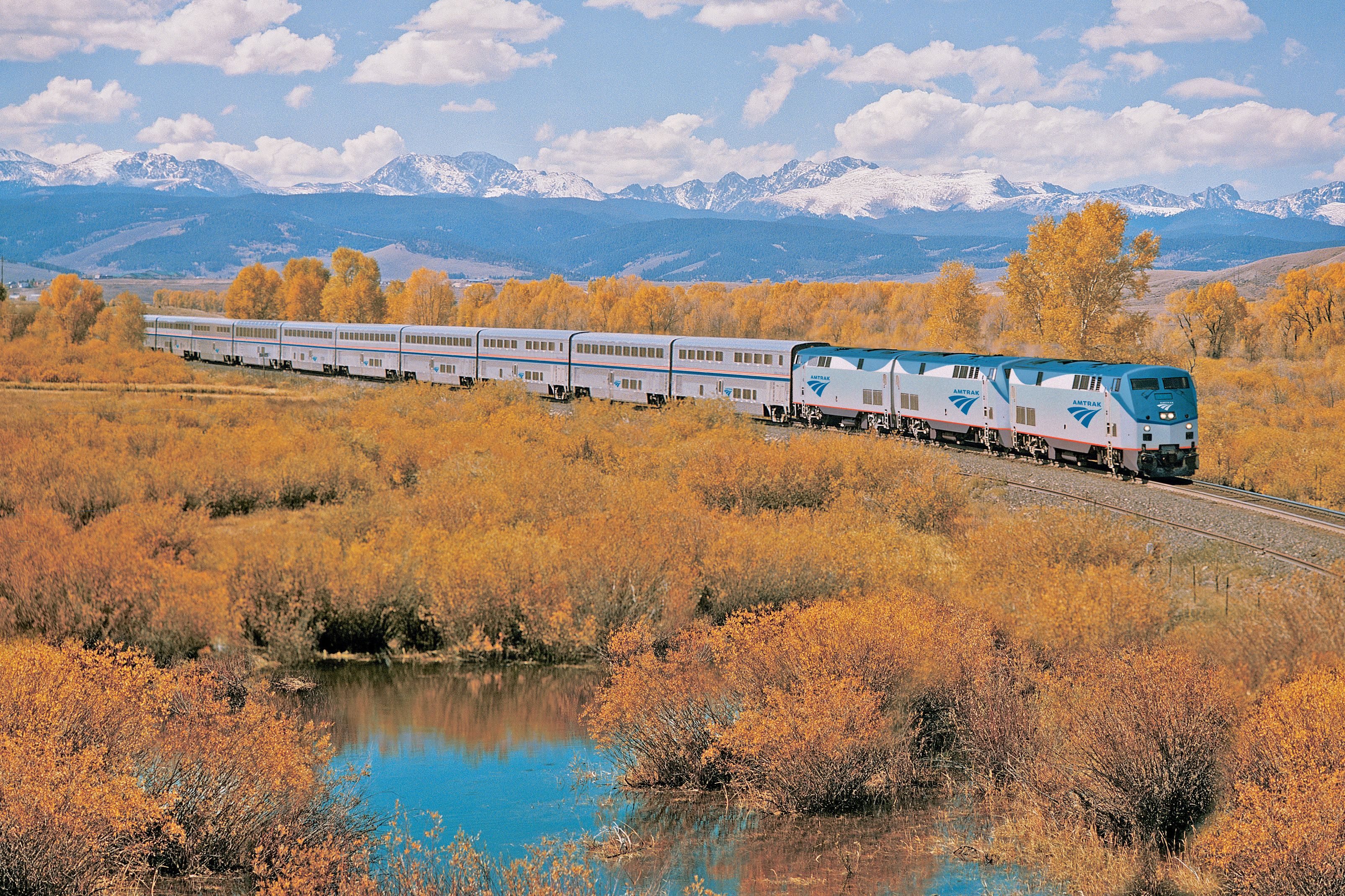 Поезда калифорния. Поезда Амтрак США. Поезда Amtrak в США. Поезд Amtrak California. Северная Америка Железный дорога.