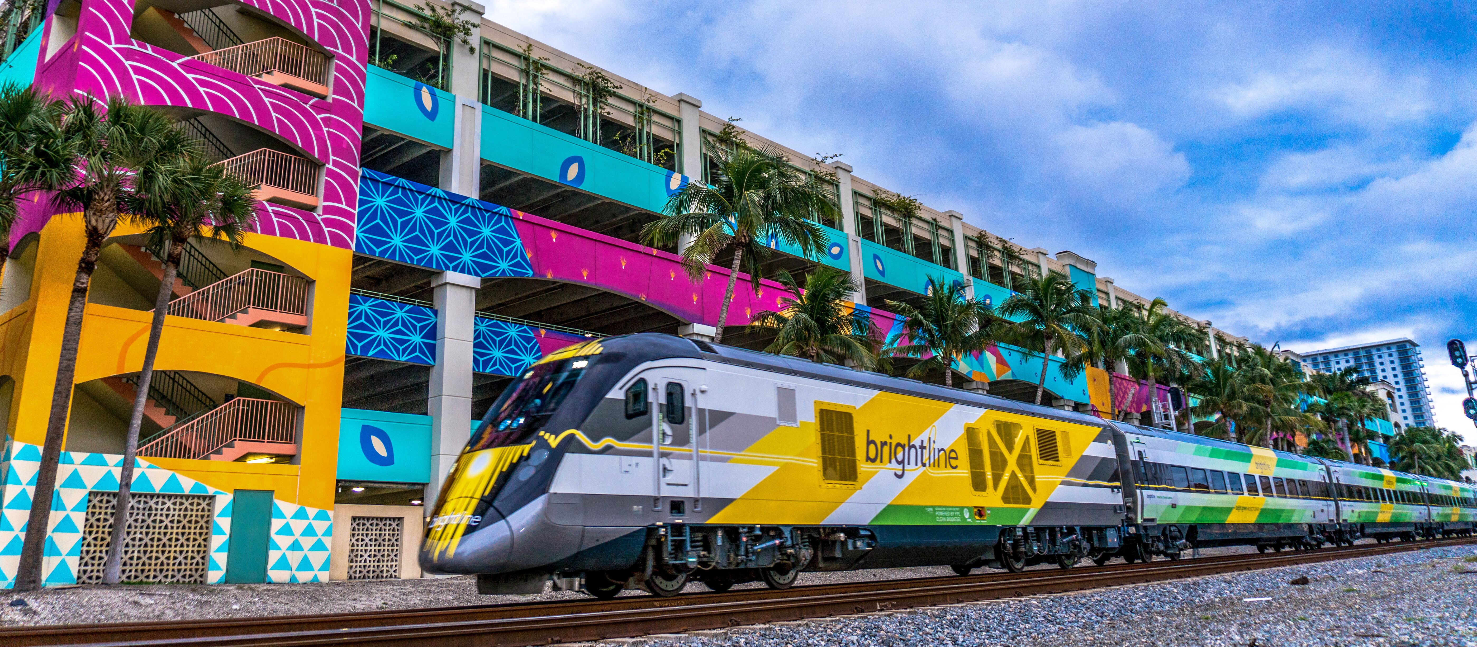 Der Brightline Zug Bright Green in West Palm Beach